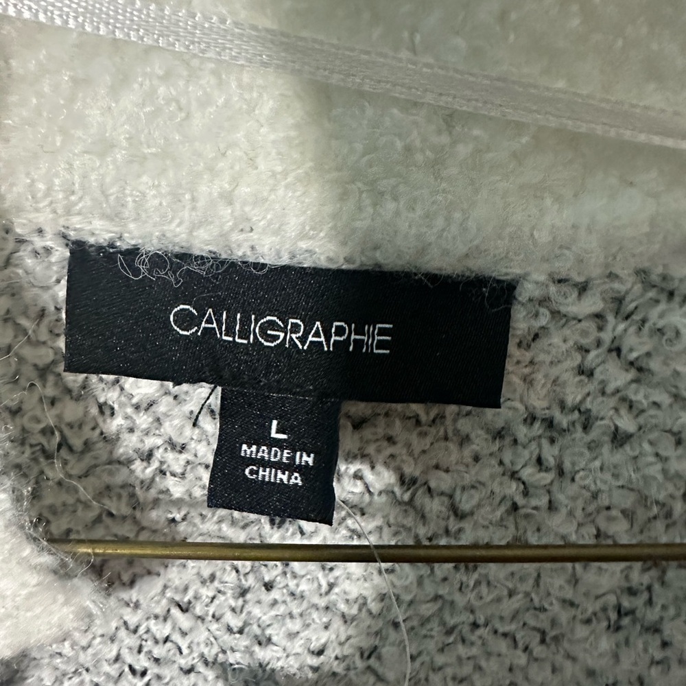 Elegant White and Grey Grid Long Cardigan - Picture 5 of 6